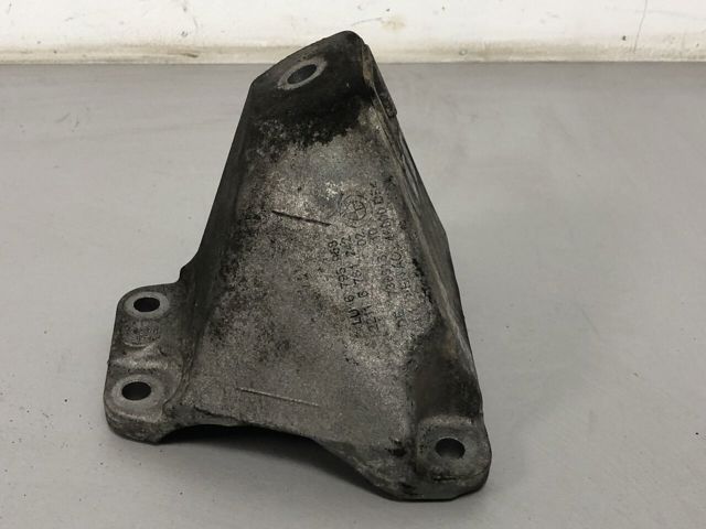 BMW 22116781242 Кронштейн подушки (опоры) двигателя правой в наличии Украина