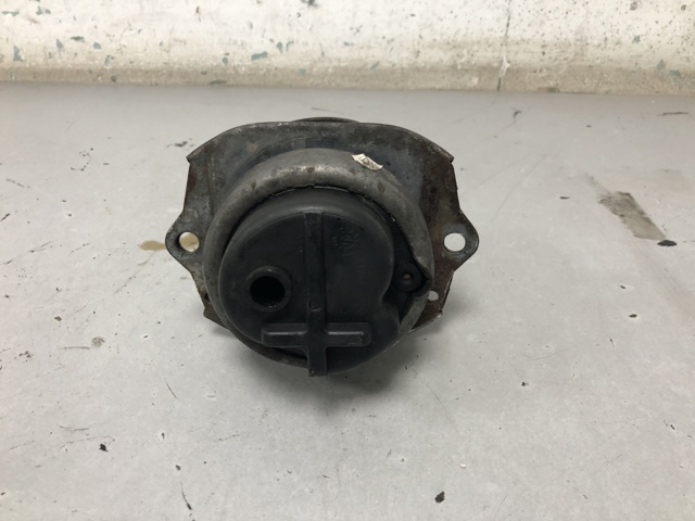 BMW 22116793018 Правая подушка двигателя в наличии Ужгород
