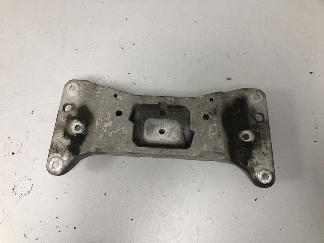 BMW 22316781222 Балка крепления коробки передач в наличии Каменское