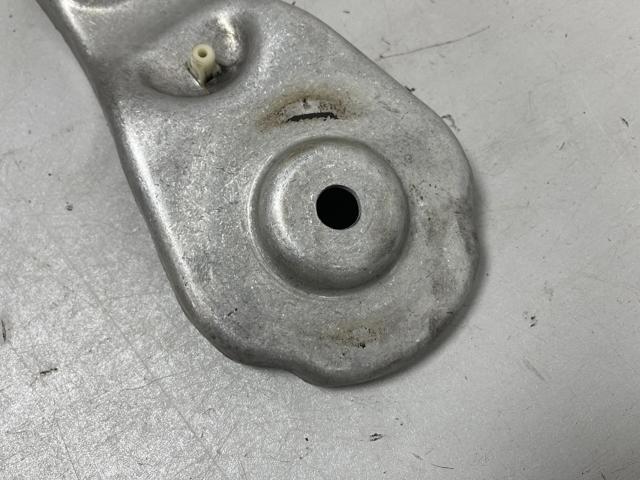 Кронштейн задней балки 31106861142 BMW