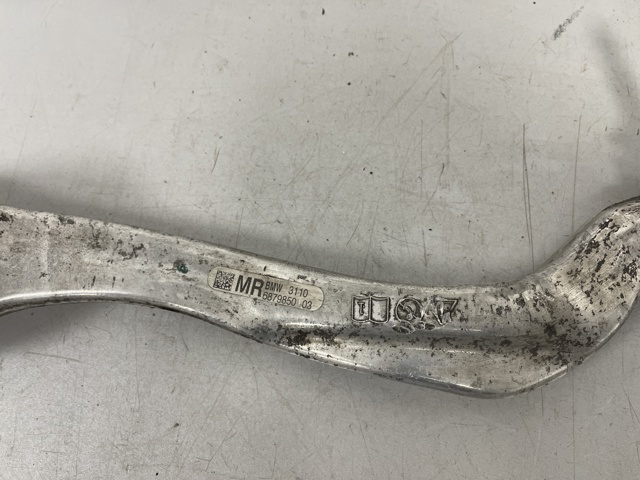 Передний нижний рычаг 31106879850 BMW