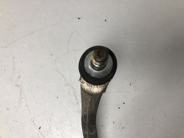 Нижний правый рычаг передней подвески 31108833032 BMW