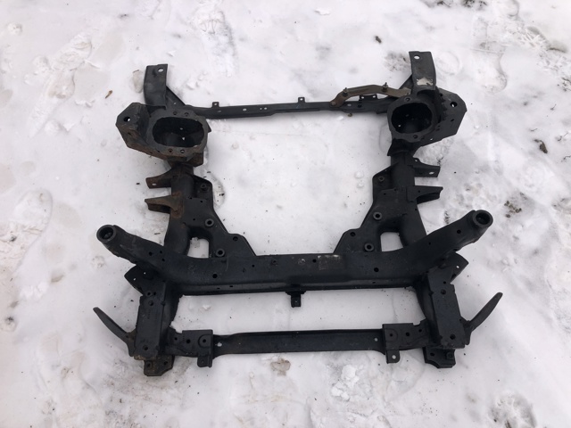 Подрамник передней подвески 31116779357 BMW