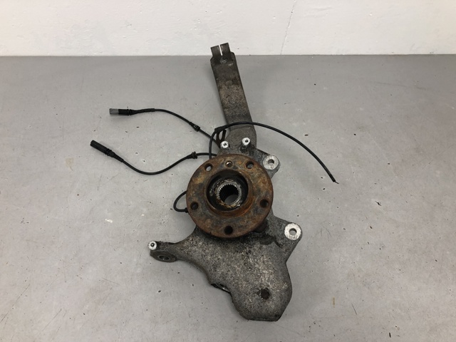 Кулак поворотный передний левый 31216869869 BMW