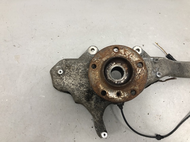 31216869870 BMW Цапфа (поворотный кулак) передний правый купить в Львов