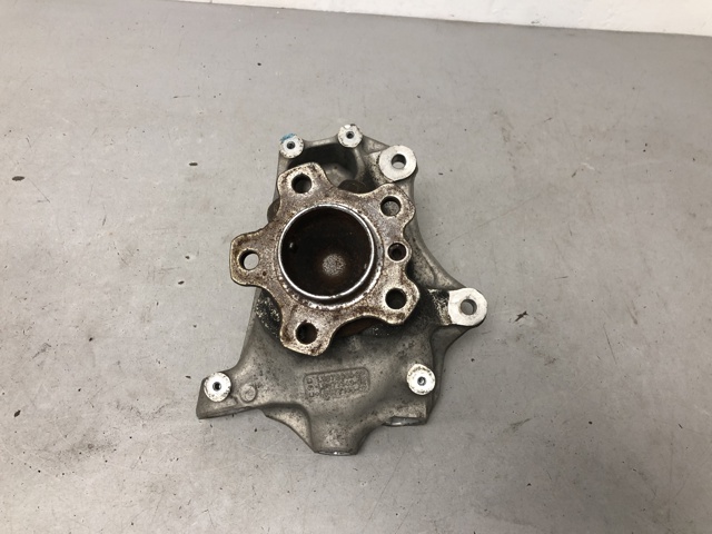 Цапфа поворотная левая 31216877143 BMW