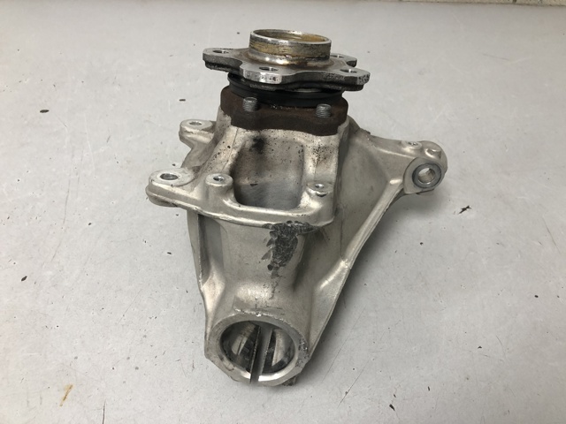 Цапфа передняя левая 31216882595 BMW