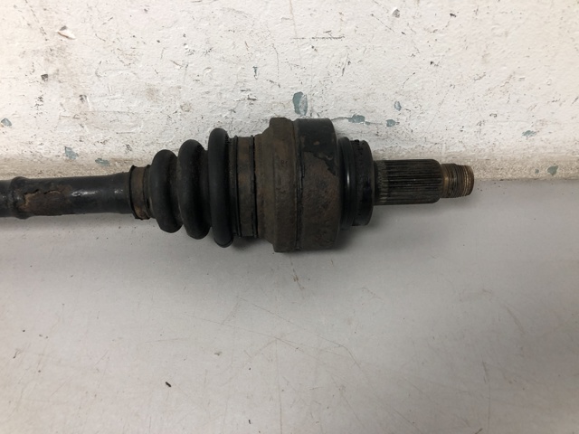 Полуось задняя, правая 33207597682 BMW