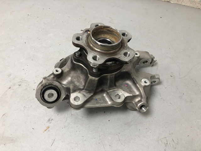 33306871028 BMW Цапфа (поворотный кулак) задний правый купить в Запорожье