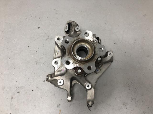 Кулак поворотный правый 33306871028 BMW