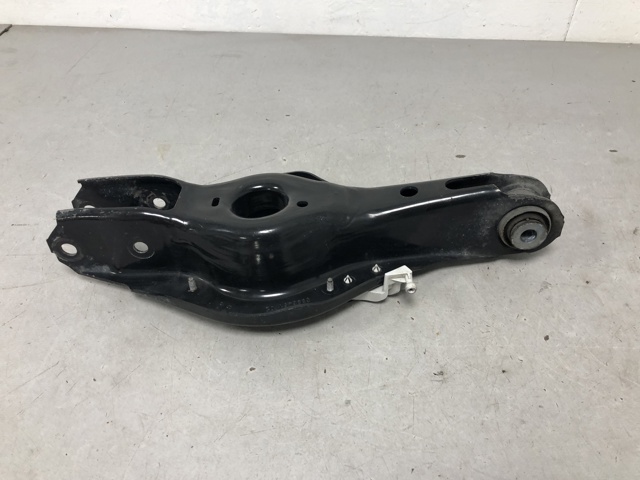 33326886448 BMW Нижний рычаг задней подвески купить в Каменское