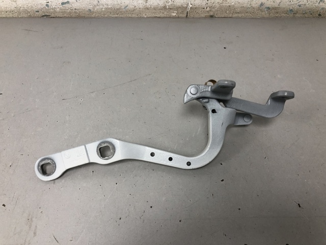 Детали багажника (петли и упор крышки) 41007482677 BMW