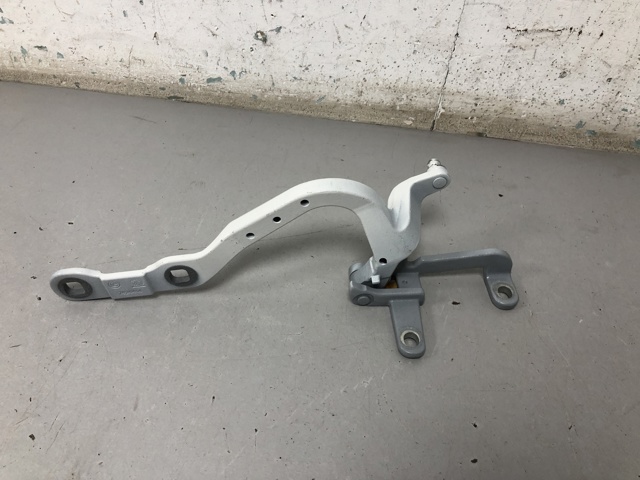 Шарнир крышки багажника 41007482678 BMW