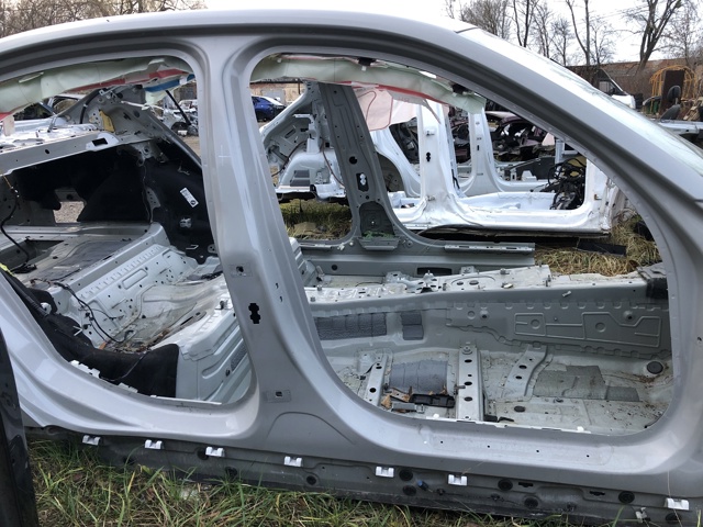 41007487372 BMW Боковина кузова правая купить в Кривой Рог