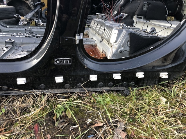 BMW 41305A06027 Боковина кузова левая в наличии Житомир