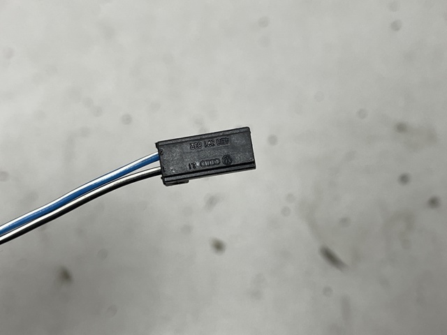 VAG 4B0971832 Разъем (фишка) фонаря подсветки номерного знака в наличии Житомир