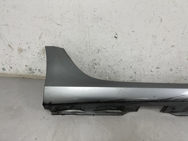 Накладка наружняя (молдинг) порога, правый 4G0853856F VAG