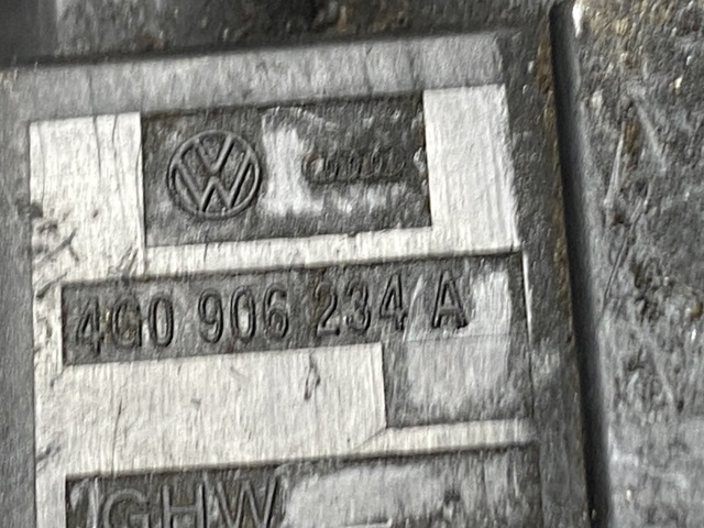 Разъем (фишка) генератора 4G0906234A VAG