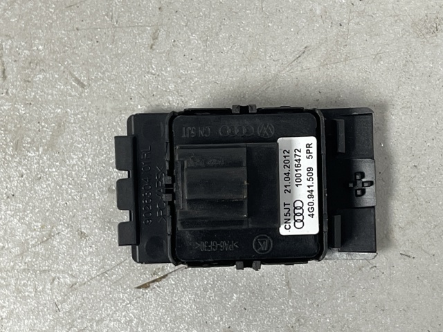 Кнопка аварийки 4G0941509 VAG