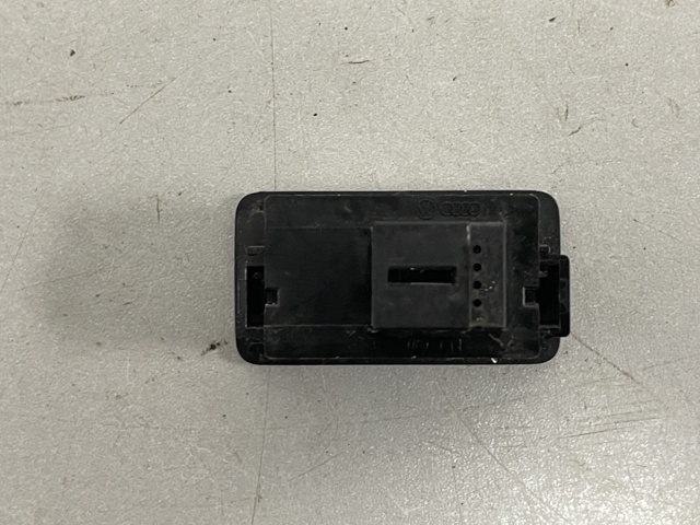 VAG 4G0959831C Кнопка привода замка крышки багажника (двери 3/5-й (ляды) в наличии Днепр