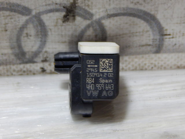 Датчик Айрбег передний 4H0959643 VAG