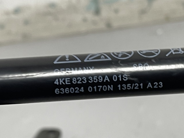 4KE823359A VAG Амортизатор капота купить в Чернигов