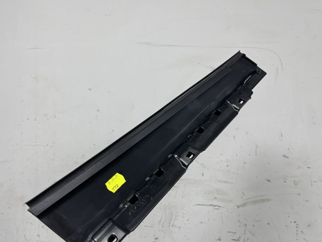 4KE839902 VAG Накладка двери задней правой вертикальная купить в Винница