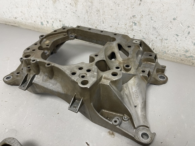 Кронштейн КПП 4M0399263P VAG