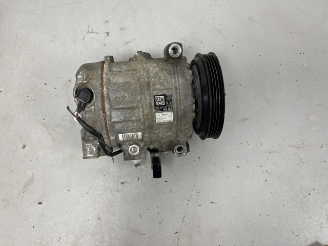 Компрессор кондиционера 4M0816803F VAG