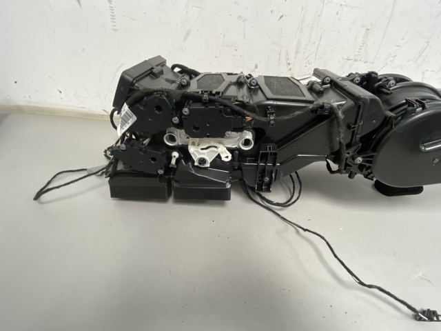 Корпус печки в сборе 4M0820004 VAG