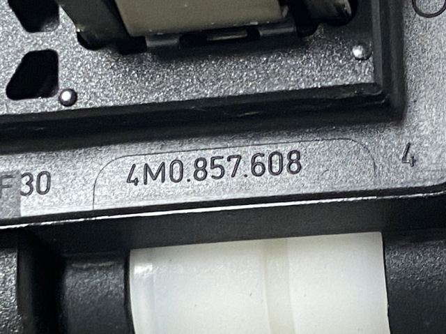 VAG 4M0857608 в наличии Ирпень