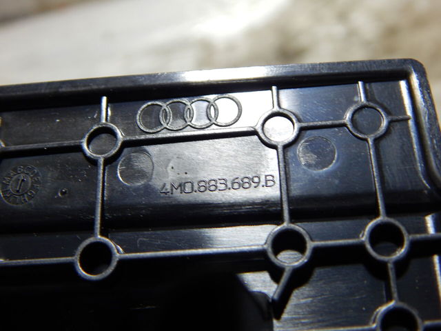 VAG 4M0883689B в наличии Украина