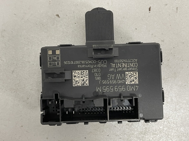 Блок комфорта задней двери 4M0959595M VAG