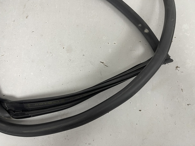 4M8833708G купить Ужгород