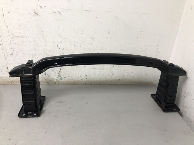Буфер бампера переднего 51117229085 BMW