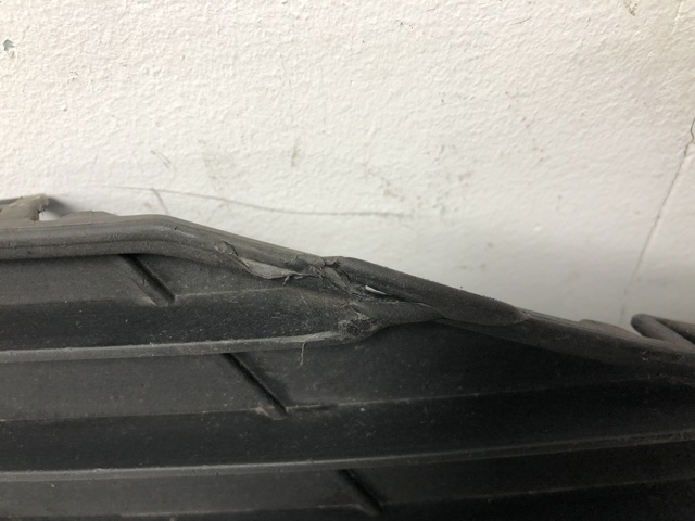 BMW 51117255366 Решетка бампера переднего внутренняя правая в наличии Одесса