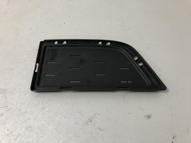 Решетка бампера переднего нижняя 51118064593 BMW