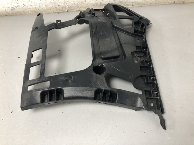 Кронштейн бампера заднего, правый 51127427968 BMW