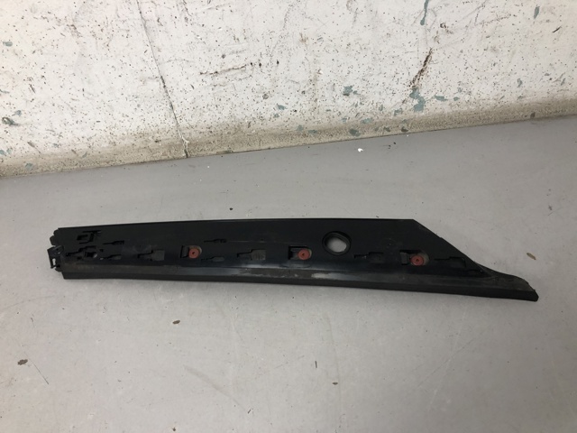 BMW 51137300007 Накладка стойки кузова внешняя передняя левая в наличии Украина