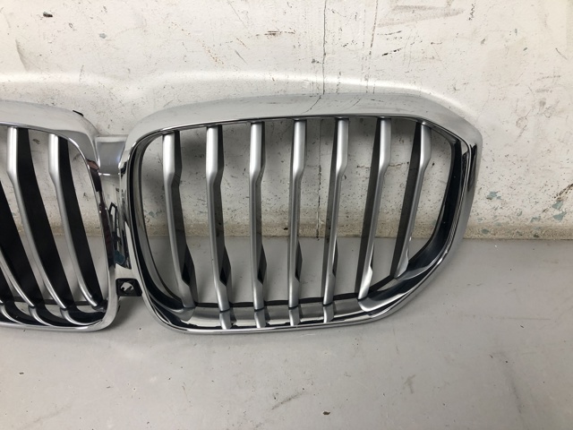 Облицовка радиатора 51137454888 BMW