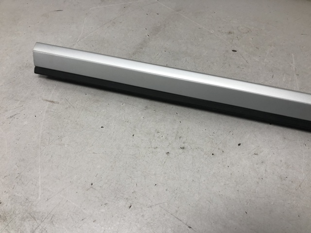 Молдинг двери передней левой нижний 51138499209 BMW