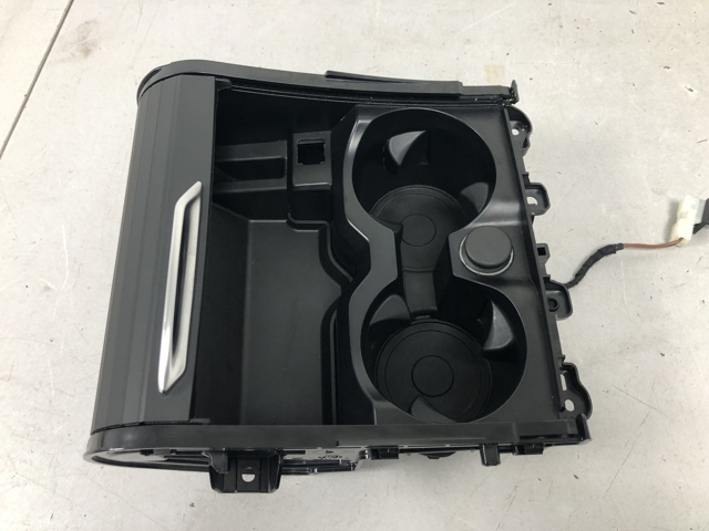 Подстаканник подлокотника центральной консоли 51165A010A0 BMW