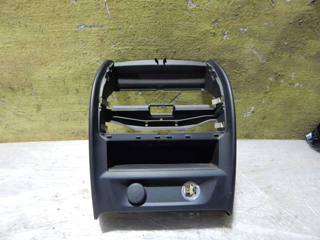 51166833803 BMW Накладка декоративная центральной консоли купить в Каменское