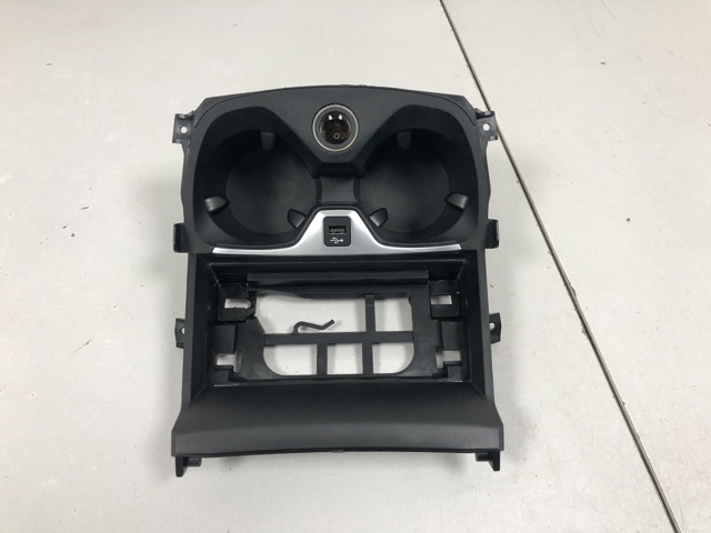 51167951771 BMW Подстаканник подлокотника центральной консоли купить в Кривой Рог