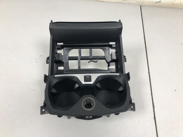 BMW 51167951771 Подстаканник подлокотника центральной консоли в наличии Украина