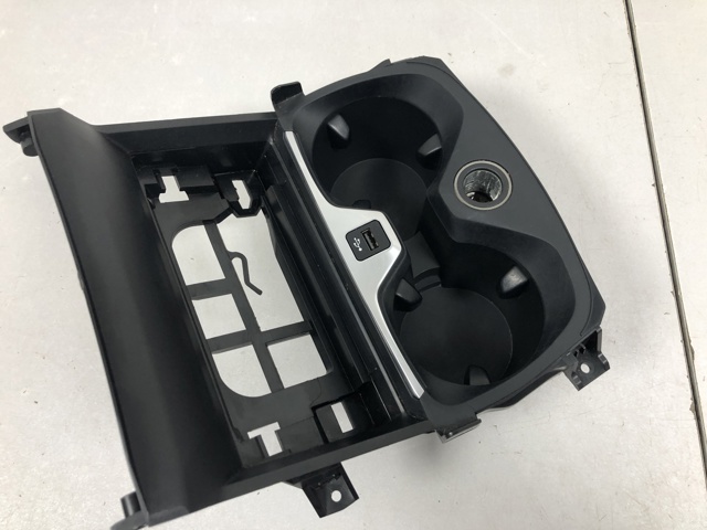 BMW 51167951771 Подстаканник подлокотника центральной консоли в наличии Ирпень