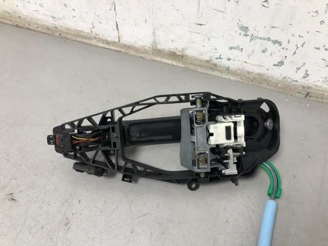 51217401206 BMW Держатель наружной ручки двери передней правой купить в Одесса