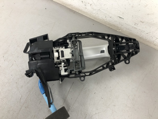 Держатель наружной ручки двери, передней левой 51219881773 BMW