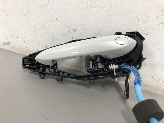 51219881773 BMW Держатель наружной ручки двери передней левой купить в Хмельницкий