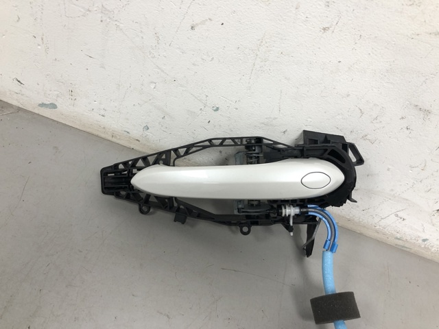 BMW 51219881773 Держатель наружной ручки двери передней левой в наличии Николаев
